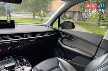 Внедорожник / Кроссовер Audi Q7 2015 в 