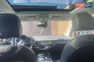 Позашляховик / Кросовер Audi Q7 2015 в 