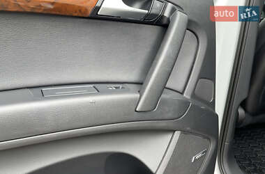 Позашляховик / Кросовер Audi Q7 2013 в 