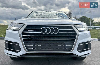 Внедорожник / Кроссовер Audi Q7 2016 в 