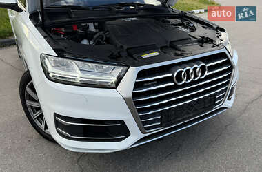 Внедорожник / Кроссовер Audi Q7 2016 в 