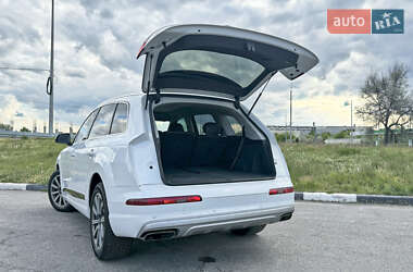 Внедорожник / Кроссовер Audi Q7 2016 в 