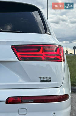 Внедорожник / Кроссовер Audi Q7 2016 в 