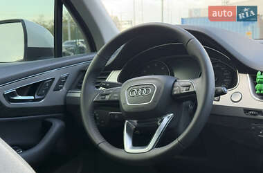 Внедорожник / Кроссовер Audi Q7 2016 в 