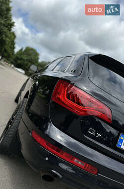 Позашляховик / Кросовер Audi Q7 2012 в 