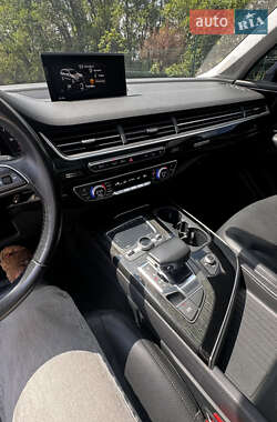 Внедорожник / Кроссовер Audi Q7 2017 в 