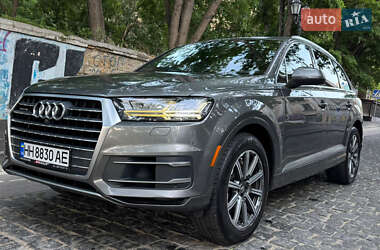 Внедорожник / Кроссовер Audi Q7 2016 в 