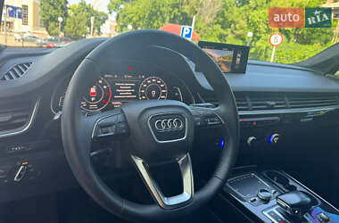 Внедорожник / Кроссовер Audi Q7 2016 в 