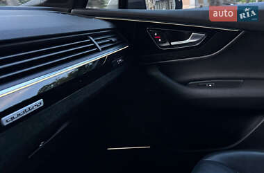 Внедорожник / Кроссовер Audi Q7 2016 в 