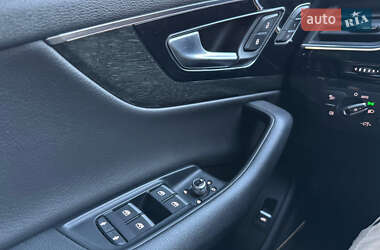 Внедорожник / Кроссовер Audi Q7 2016 в 