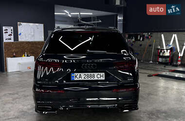 Внедорожник / Кроссовер Audi Q7 2017 в 
