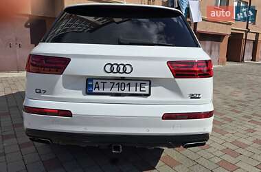 Внедорожник / Кроссовер Audi Q7 2016 в 
