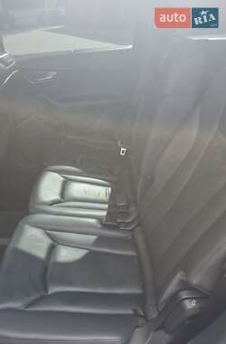 Внедорожник / Кроссовер Audi Q7 2016 в 