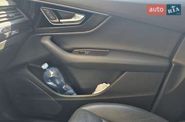 Внедорожник / Кроссовер Audi Q7 2016 в 