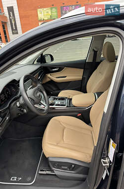 Внедорожник / Кроссовер Audi Q7 2023 в 