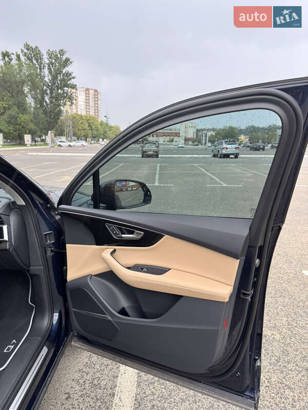 Позашляховик / Кросовер Audi Q7 2023 в Києві