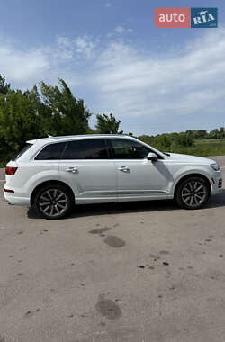 Внедорожник / Кроссовер Audi Q7 2016 в 