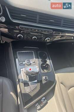 Внедорожник / Кроссовер Audi Q7 2017 в 