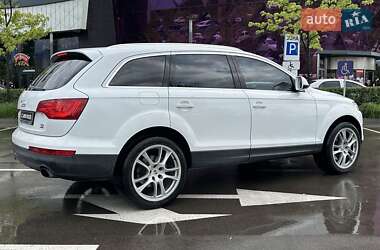 Позашляховик / Кросовер Audi Q7 2013 в 