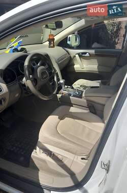 Позашляховик / Кросовер Audi Q7 2015 в 