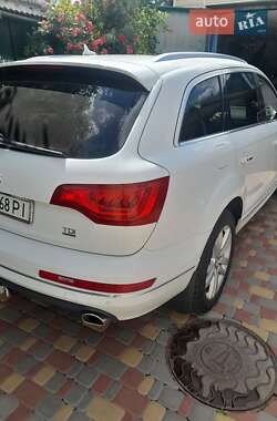 Позашляховик / Кросовер Audi Q7 2015 в 