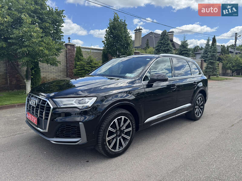 Внедорожник / Кроссовер Audi Q7 2020 в 