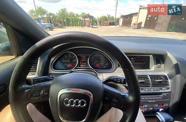 Позашляховик / Кросовер Audi Q7 2006 в 
