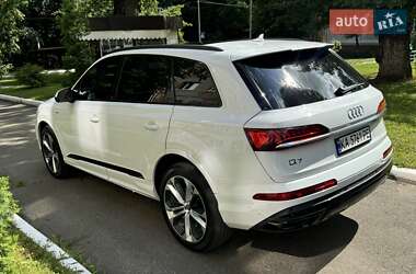 Внедорожник / Кроссовер Audi Q7 2021 в 