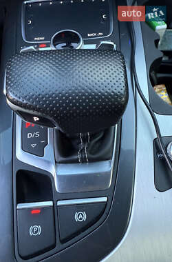 Внедорожник / Кроссовер Audi Q7 2018 в 