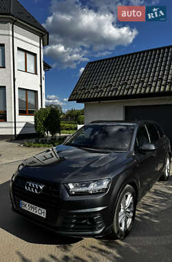 Внедорожник / Кроссовер Audi Q7 2018 в 