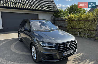 Внедорожник / Кроссовер Audi Q7 2018 в 