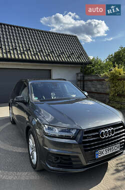 Внедорожник / Кроссовер Audi Q7 2018 в 