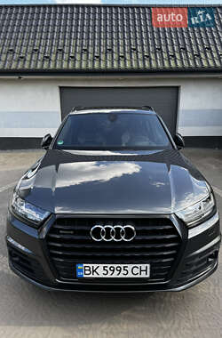 Внедорожник / Кроссовер Audi Q7 2018 в 