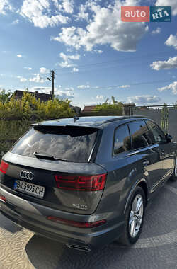 Внедорожник / Кроссовер Audi Q7 2018 в 