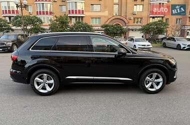 Внедорожник / Кроссовер Audi Q7 2020 в 
