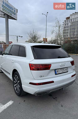 Внедорожник / Кроссовер Audi Q7 2017 в 