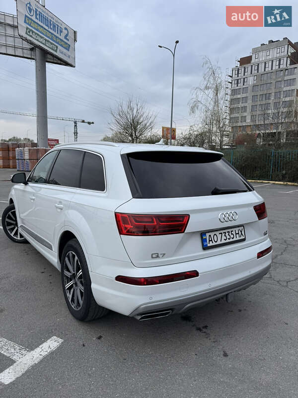 Позашляховик / Кросовер Audi Q7 2017 в Ужгороді