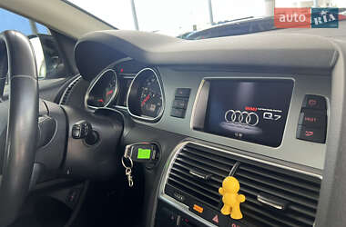 Позашляховик / Кросовер Audi Q7 2015 в 