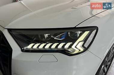 Внедорожник / Кроссовер Audi Q7 2020 в 