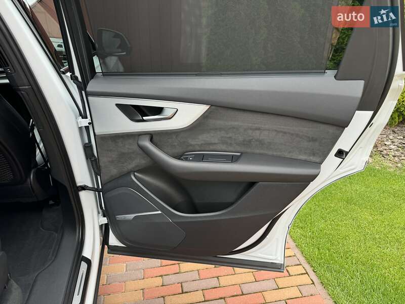 Внедорожник / Кроссовер Audi Q7 2020 в Киеве