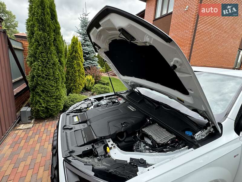 Внедорожник / Кроссовер Audi Q7 2020 в Киеве