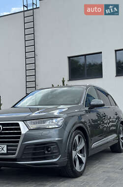 Внедорожник / Кроссовер Audi Q7 2017 в 
