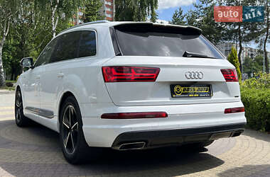Внедорожник / Кроссовер Audi Q7 2017 в 