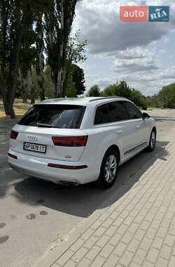 Внедорожник / Кроссовер Audi Q7 2016 в 
