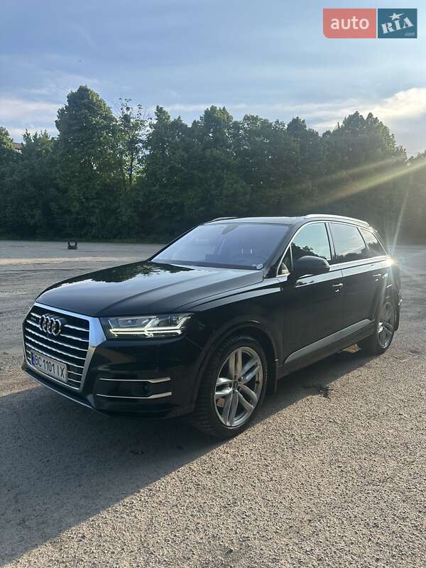 Внедорожник / Кроссовер Audi Q7 2017 в 