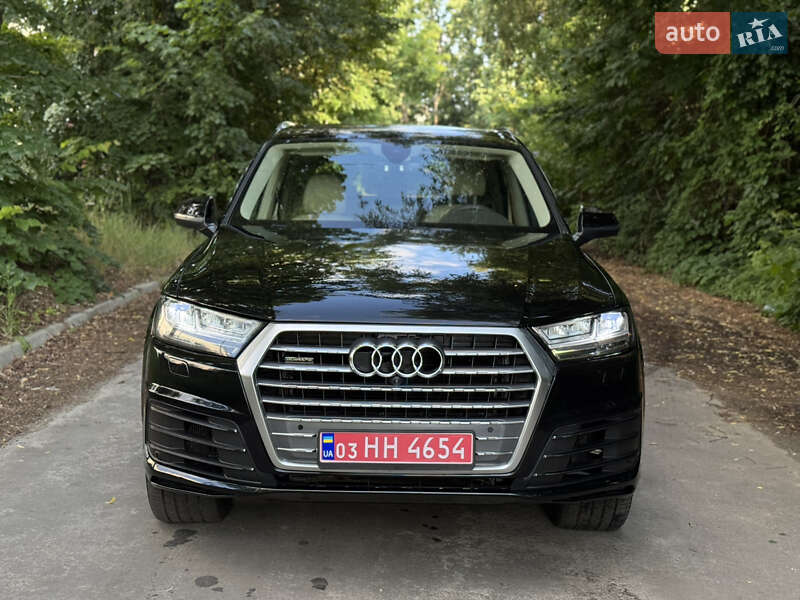Внедорожник / Кроссовер Audi Q7 2017 в 