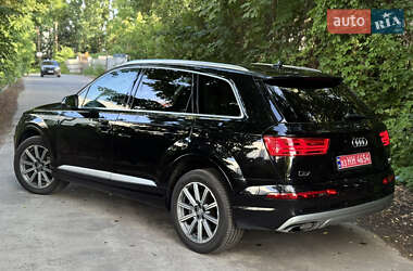 Внедорожник / Кроссовер Audi Q7 2017 в 