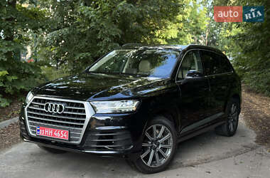 Внедорожник / Кроссовер Audi Q7 2017 в 
