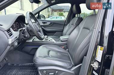 Внедорожник / Кроссовер Audi Q7 2017 в 