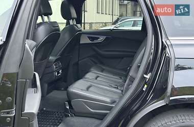 Внедорожник / Кроссовер Audi Q7 2017 в 